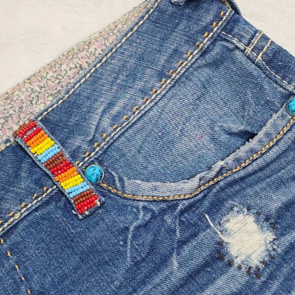 YNO ✦ Boho Denim Shorts ✦ Distressed Blue Cutoffs w/ Woven Waistband Sz 7/8 NWOT - Picture 5 of 7